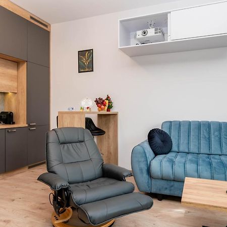 Апартаменты Apartwro - Apartament Przy Wyspie Slodowej, Garaz, Projektor, Rowery Вроцлав Экстерьер фото