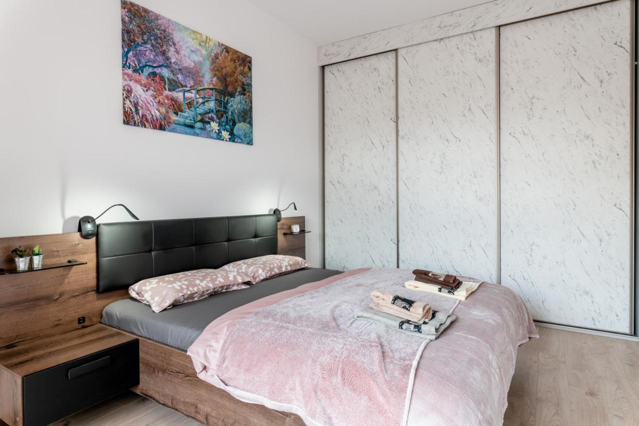 Апартаменты Apartwro - Apartament Przy Wyspie Slodowej, Garaz, Projektor, Rowery Вроцлав Экстерьер фото