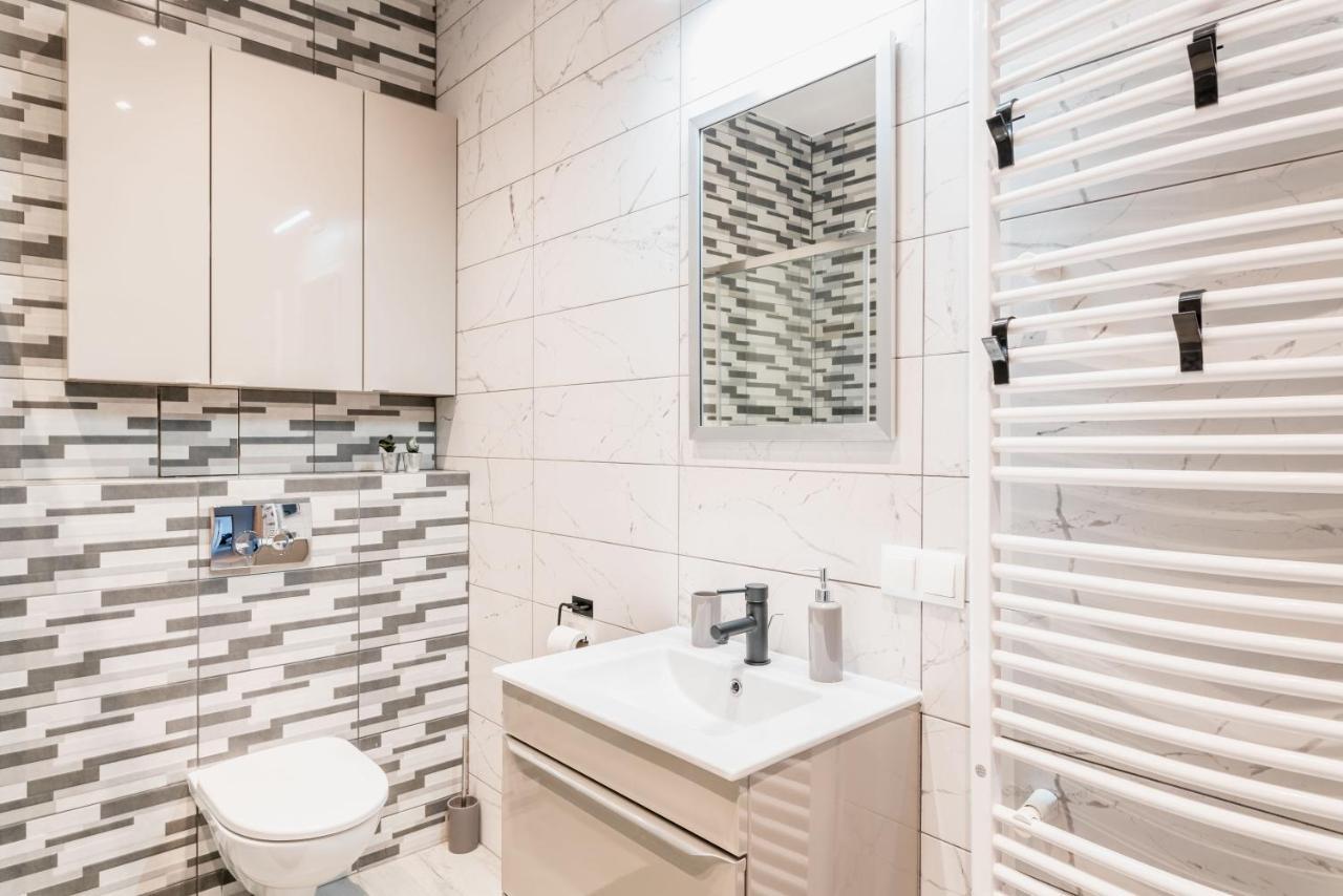 Апартаменты Apartwro - Apartament Przy Wyspie Slodowej, Garaz, Projektor, Rowery Вроцлав Экстерьер фото