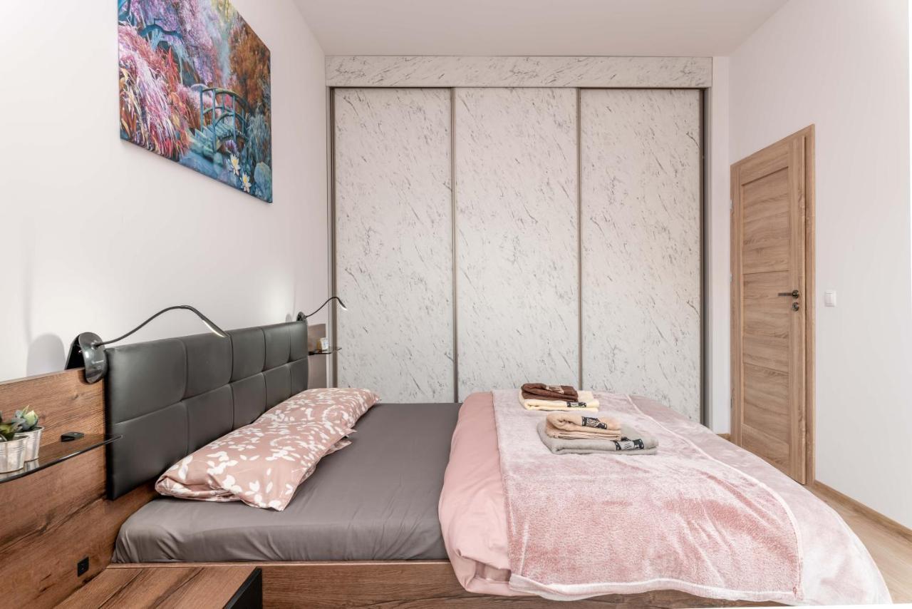 Апартаменты Apartwro - Apartament Przy Wyspie Slodowej, Garaz, Projektor, Rowery Вроцлав Экстерьер фото
